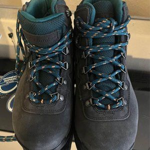 Brand New Never Worn Waterproof, Columbia, Size 6W, Hiking Shoes